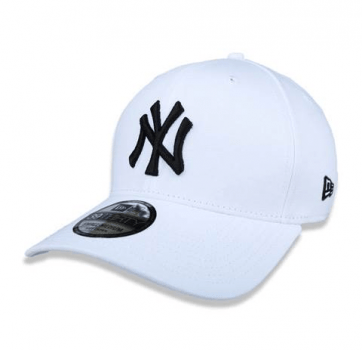 Boné New Era NY Yankees Fechado Branco/Preto