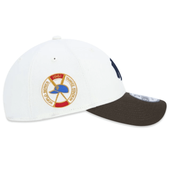 Boné New Era Dad Hat NY Yankees Logo History Off White/Marrom